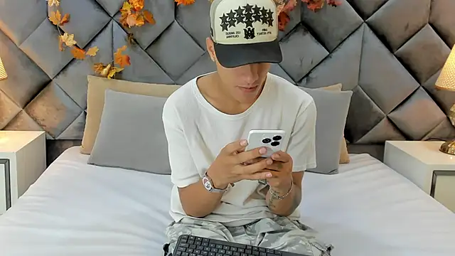 Snapshot of Buda_and_Cataleya_ chatting on 4, 11, 2025 Buda and Cataleya online show from 4, 11, 2025