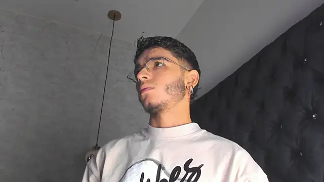 Ian Castillo  online show from 19, 2, 2025