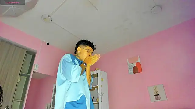 Ian Castillo  online show from 4, 11, 2025