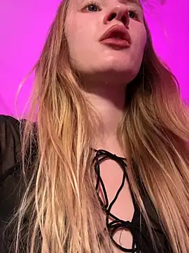 Snapshot of saint_cat25 chatting on 16, 11, 2025 saint cat25 online show from 16, 11, 2025