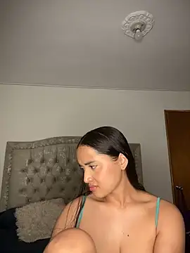 MollySanders    online show from 8, 2, 2025