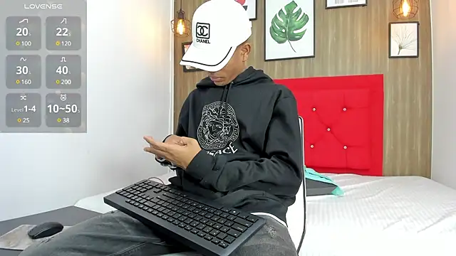 Snapshot of Hotkoljeixxx chatting on 17, 12, 2024 Hotkoljeixxx online show from 17, 12, 2024