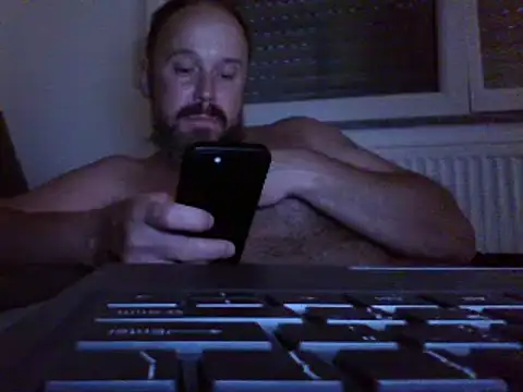 Snapshot of FROL83 chatting on 8, 7, 2026 FROL83 online show from 8, 7, 2026