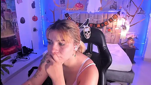 Snapshot of AlessiaDouce chatting on 29, 10, 2025 AlessiaDouce online show from 29, 10, 2025