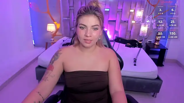 Snapshot of AlessiaDouce chatting on 9, 11, 2025 AlessiaDouce online show from 9, 11, 2025