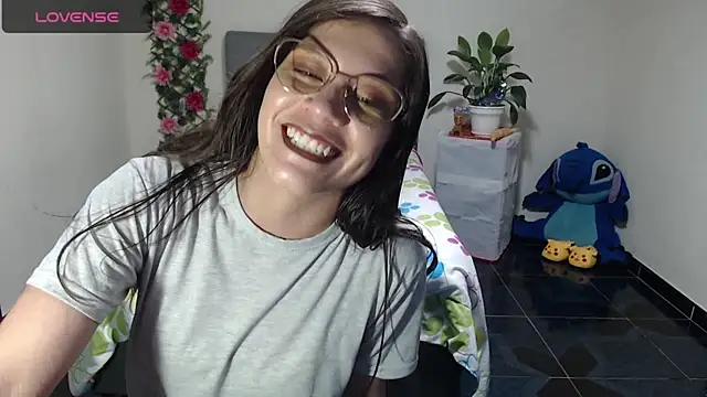 Snapshot of Yeliana_Will chatting on 6, 3, 2025 Yeliana Will online show from 6, 3, 2025