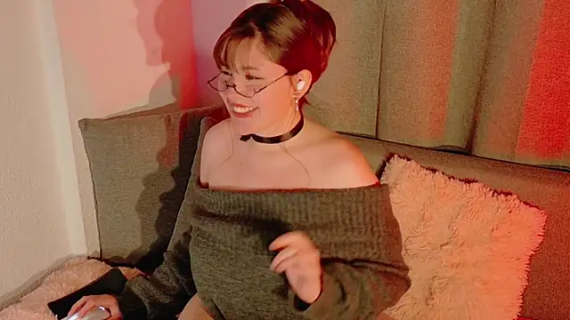 Snapshot of Amoki_Uki chatting on 7, 11, 2025 Amoki Uki online show from 7, 11, 2025