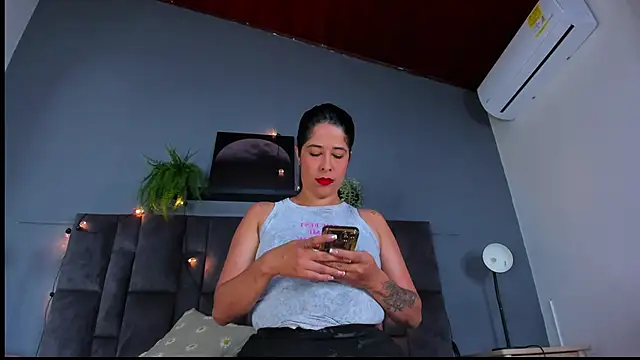 DulceAurora   online show from 23, 3, 2026