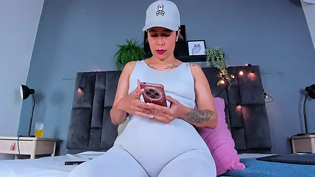 DulceAurora   online show from 15, 4, 2026