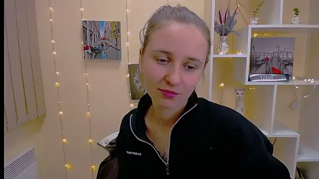 Snapshot of _Nicole_new chatting on 5, 3, 2025 Nicole new online show from 5, 3, 2025