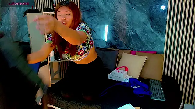 Isalombardi online show from 12, 11, 2025