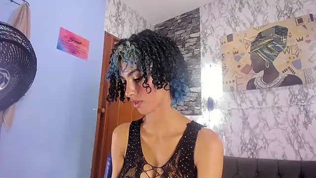 Snapshot of Queen_Cuarxxo chatting on 1, 2, 2025 Queen Cuarxxo online show from 1, 2, 2025