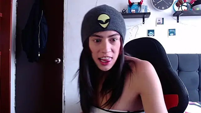 Lauraxdoll online show from 4, 2, 2025