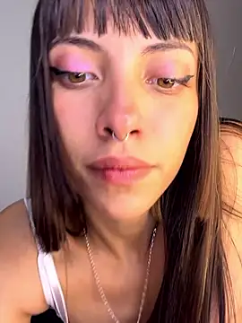 Snapshot of MiaGoth_ chatting on 17, 5, 2026 MiaGoth online show from 17, 5, 2026