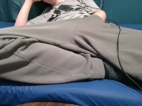 Snapshot of krissraw chatting on 28, 11, 2025 krissraw online show from 28, 11, 2025