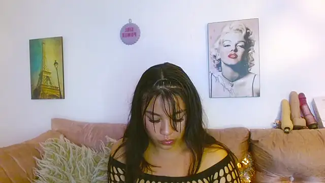 Snapshot of hinataleecs chatting on 21, 1, 2025 hinataleecs online show from 21, 1, 2025