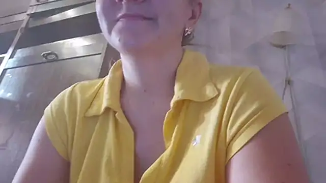 Snapshot of EstrellaWalters chatting on 3, 11, 2025 EstrellaWalters online show from 3, 11, 2025