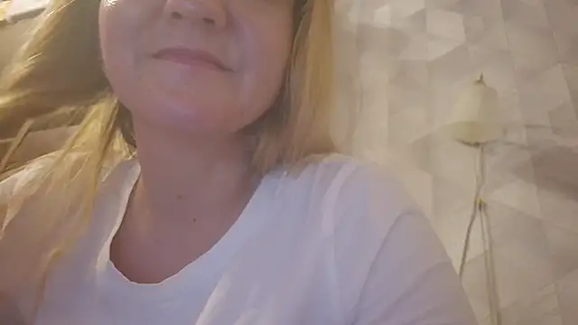 Snapshot of EstrellaWalters chatting on 8, 11, 2025 EstrellaWalters online show from 8, 11, 2025