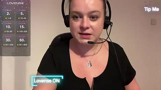 NaughtyWifeUK online show from 2, 12, 2024