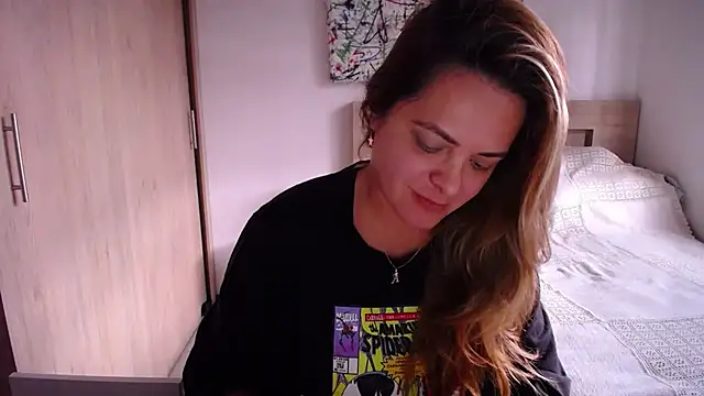 Snapshot of ParisW chatting on 6, 2, 2025 ParisW online show from 6, 2, 2025