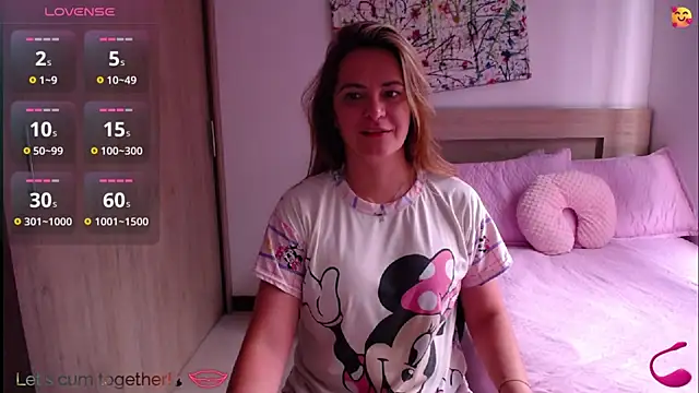 Snapshot of ParisW chatting on 22, 9, 2025 ParisW online show from 22, 9, 2025