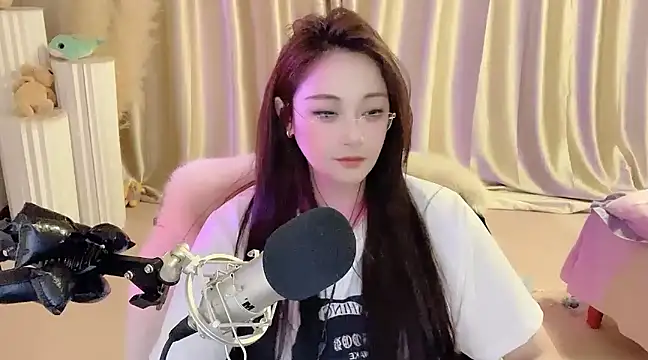 Daisy-77 online show from 6, 3, 2025