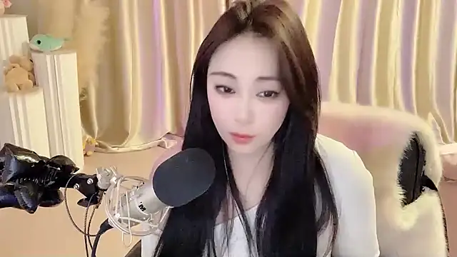 Daisy-77 online show from 6, 3, 2025