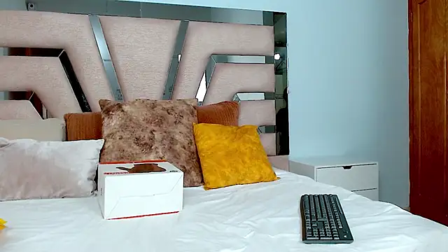 cintia hills online show from 15, 1, 2025