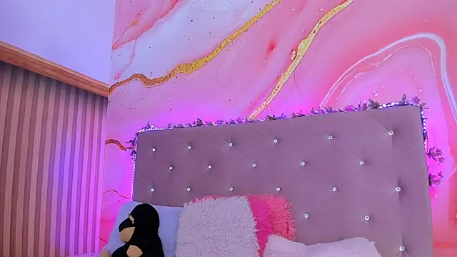 Daisy  rose online show from 19, 2, 2025