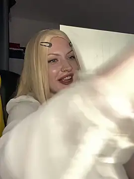 LolaBrattySweetie online show from 9, 10, 2025