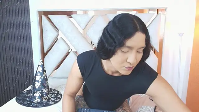 Snapshot of Alison_Chan_ chatting on 31, 10, 2025 Alison Chan online show from 31, 10, 2025