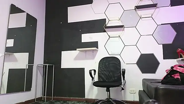 Snapshot of alondrabigtits chatting on 11, 10, 2025 alondrabigtits online show from 11, 10, 2025
