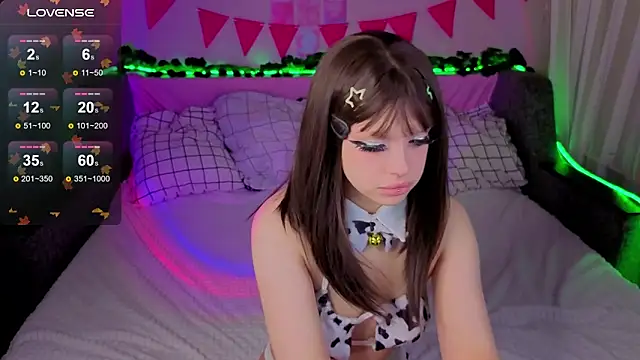 Snapshot of MonikaMayson chatting on 25, 11, 2025 MonikaMayson online show from 25, 11, 2025