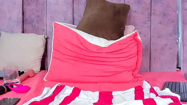 Snapshot of AshlieRoberts chatting on 15, 1, 2025 AshlieRoberts online show from 15, 1, 2025