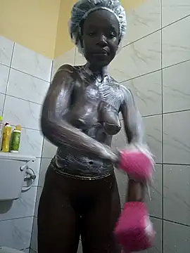 Snapshot of Juicylittle_slute chatting on 17, 10, 2025 Juicylittle slute online show from 17, 10, 2025