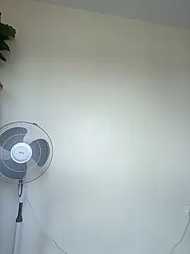 Juicylittle slute online show from 9, 4, 2026