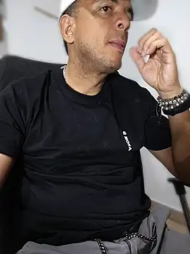 Snapshot of latinmartin73 chatting on 26, 4, 2026 latinmartin73 online show from 26, 4, 2026