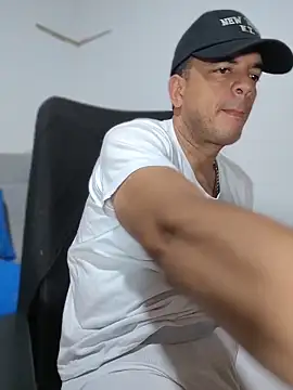 Snapshot of latinmartin73 chatting on 30, 4, 2026 latinmartin73 online show from 30, 4, 2026