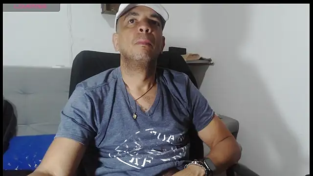 Snapshot of latinmartin73 chatting on 18, 5, 2026 latinmartin73 online show from 18, 5, 2026