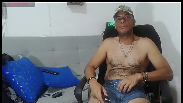 Snapshot of latinmartin73 chatting on 19, 5, 2026 latinmartin73 online show from 19, 5, 2026