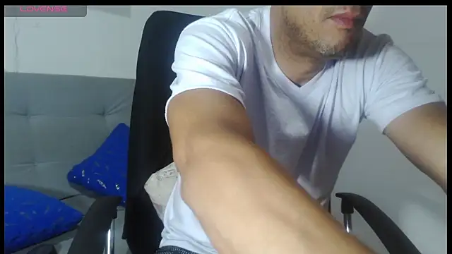 Snapshot of latinmartin73 chatting on 26, 5, 2026 latinmartin73 online show from 26, 5, 2026