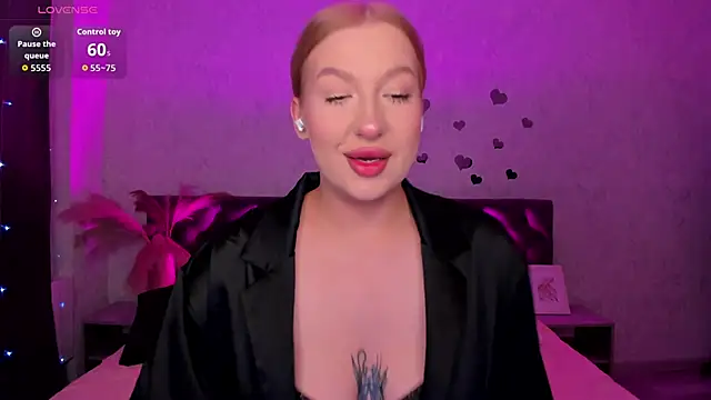 Snapshot of Emma__Leee chatting on 4, 10, 2025 Emma Leee online show from 4, 10, 2025