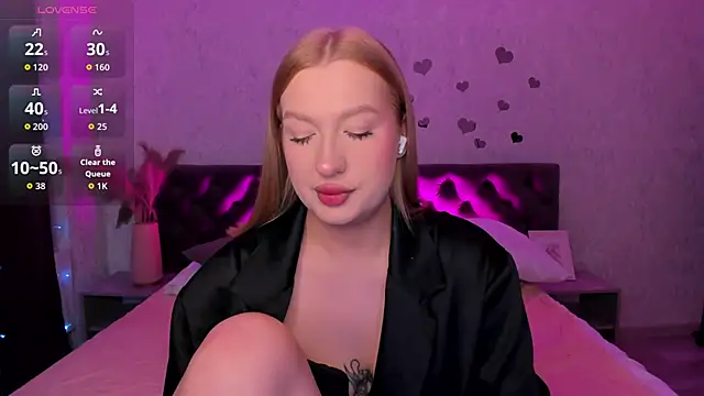 Snapshot of Emma__Leee chatting on 6, 10, 2025 Emma Leee online show from 6, 10, 2025