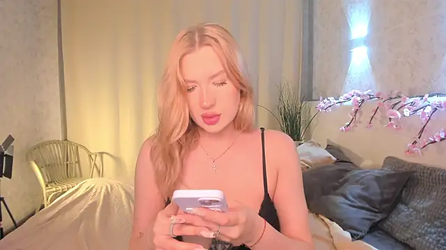 Emma  Leee online show from 9, 4, 2026