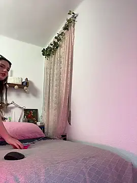 Snapshot of tatianaAlvarez1 chatting on 4, 12, 2025 tatianaAlvarez1 online show from 4, 12, 2025