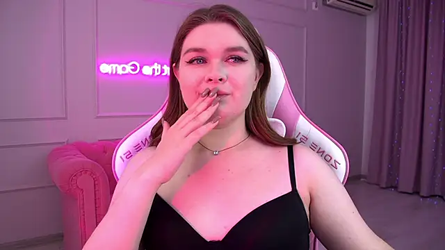 Snapshot of CrystalLyons chatting on 9, 3, 2025 CrystalLyons online show from 9, 3, 2025