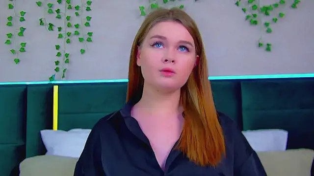 Snapshot of CrystalLyons chatting on 12, 3, 2025 CrystalLyons online show from 12, 3, 2025