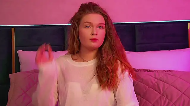 Snapshot of CrystalLyons chatting on 8, 9, 2025 CrystalLyons online show from 8, 9, 2025