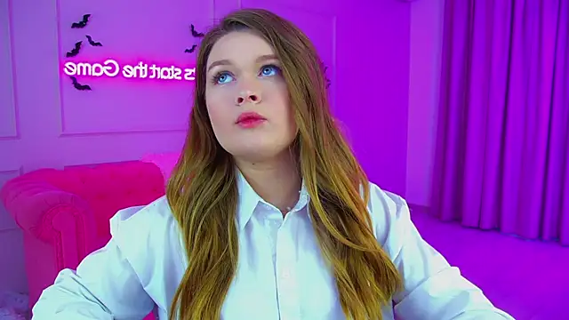 Snapshot of CrystalLyons chatting on 24, 10, 2025 CrystalLyons online show from 24, 10, 2025