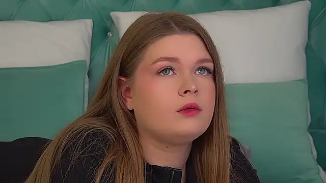 Snapshot of CrystalLyons chatting on 28, 11, 2025 CrystalLyons online show from 28, 11, 2025